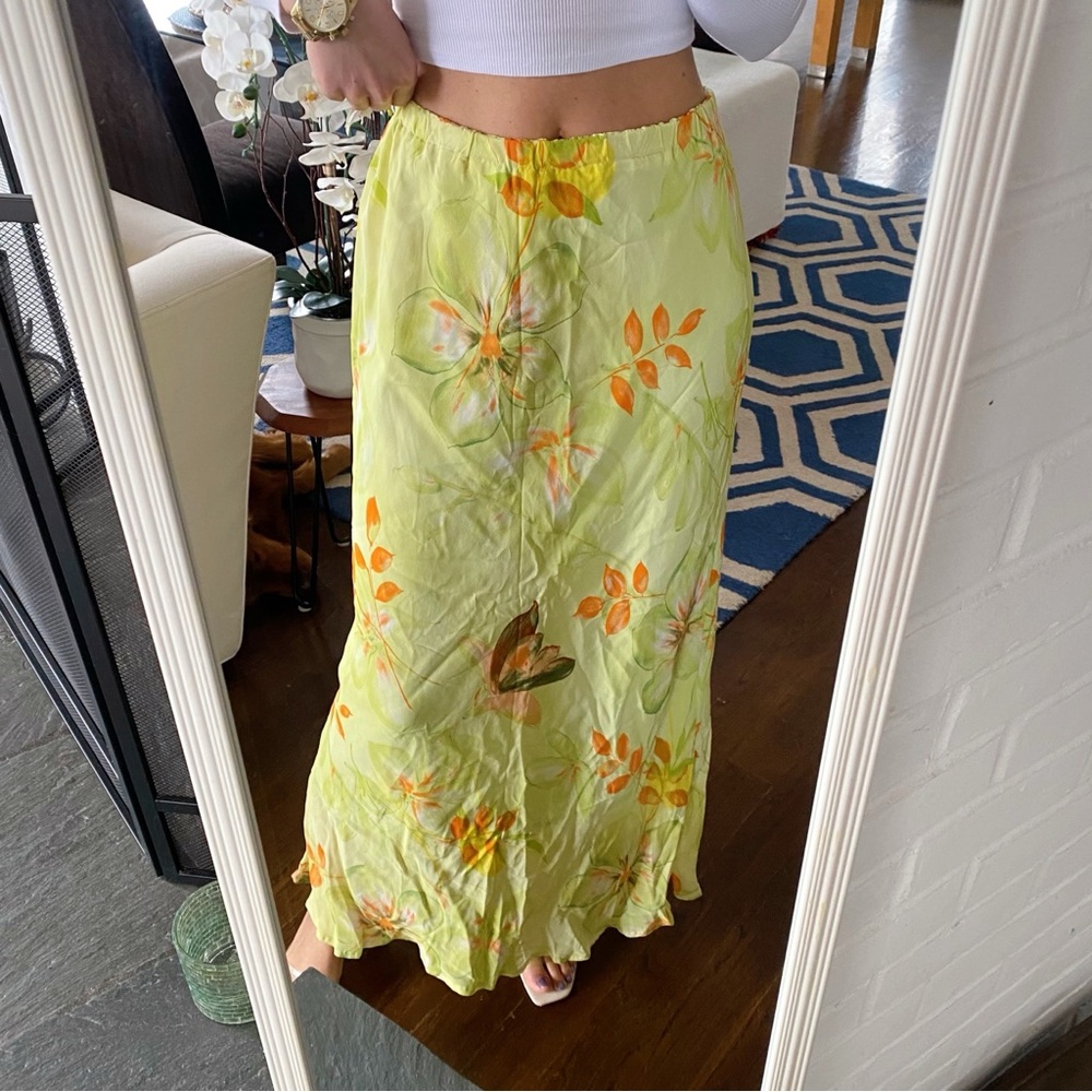 ELEGANT Lime Floral High Waist Maxi Skirt! 🍃 - Picture 5 of 16